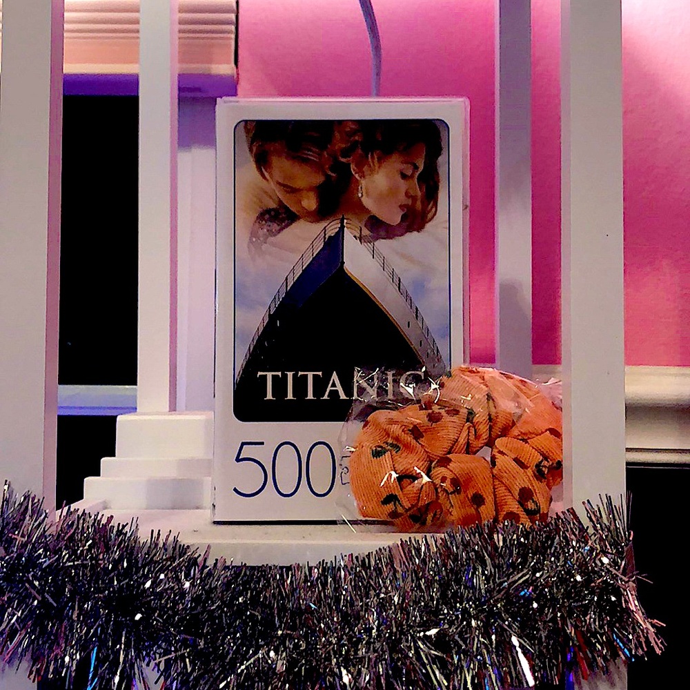 500 pc titanic puzzle with scrunchie